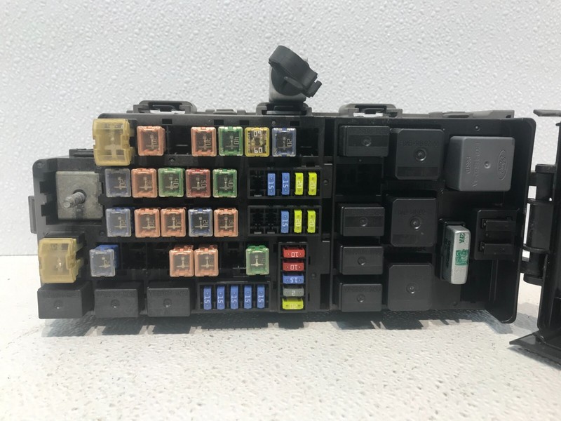 02-10 Ford Explorer Mountaineer Relay Fusebox Fuse Box Block Unit 4.6L OEM