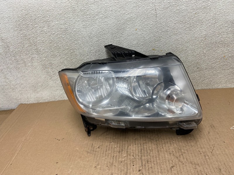 2011-2013 Jeep Grand Cherokee Right Passenger Halogen Headlight AB6073 DW