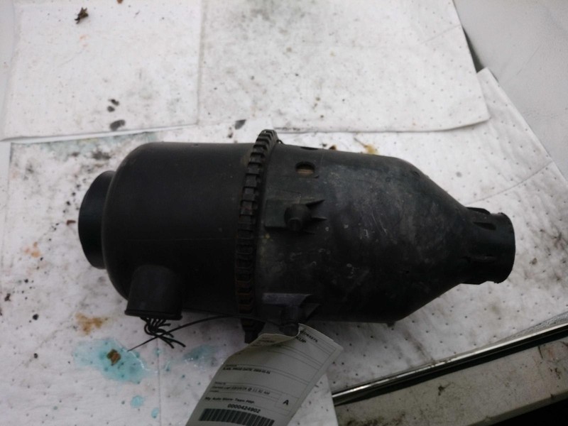 2003 Ford F250SD Air Cleaner Assembly OEM YC3U9C662AE Used 185K Miles
