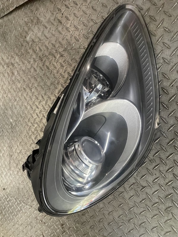 11-14 Porsche Cayenne Passenger Right Headlight Head Lamp Small Crack In Plastic