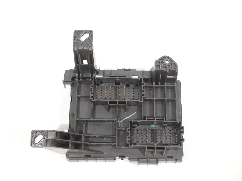 2014-2018 CHEVY Silverado / GMC Sierra 1500 Junction Fuse Box Block 23195441 OEM