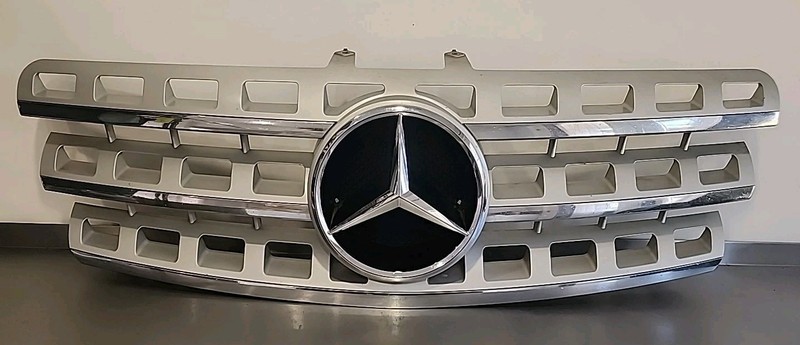 09 - 2011 MERCEDES BENZ GRILL W164 ML350 ML550 Front Grille Assembly OEM