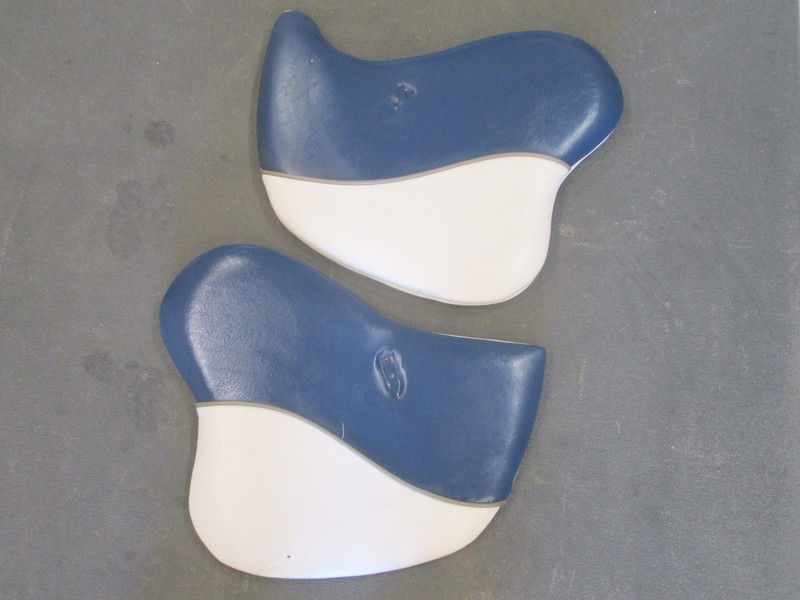 2000 Crownline 180 18' Boat Bow Walk Through MIDDLE Wall Cushion Panel Set