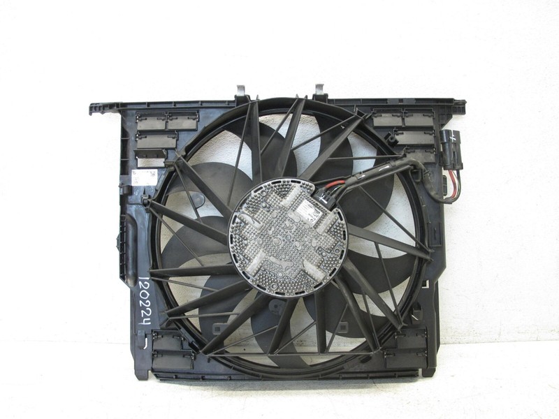 13-19 BMW F01 F02 750i 550i 640i 4.4L ENGINE RADIATOR COOLING FAN OEM 120224