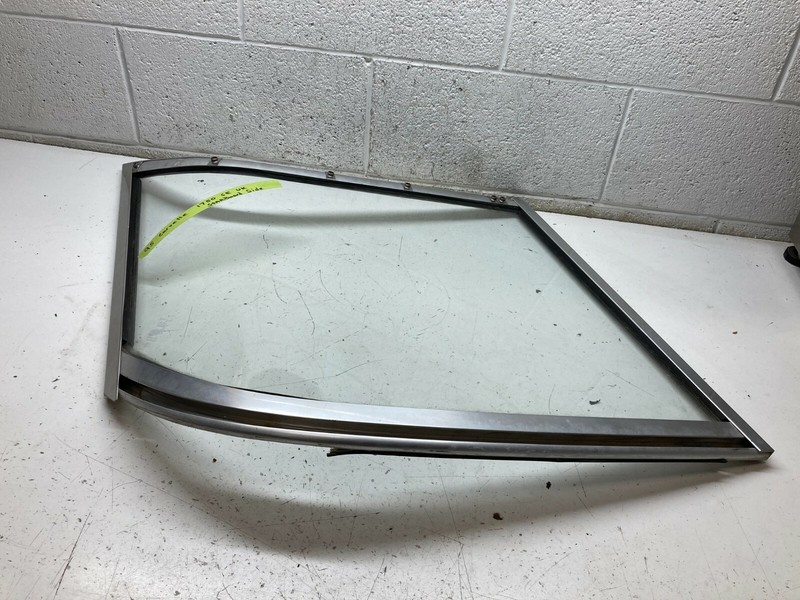 Z7 1995 Caravele 1750 SE Boat Windshield Driver Starboard Right Side