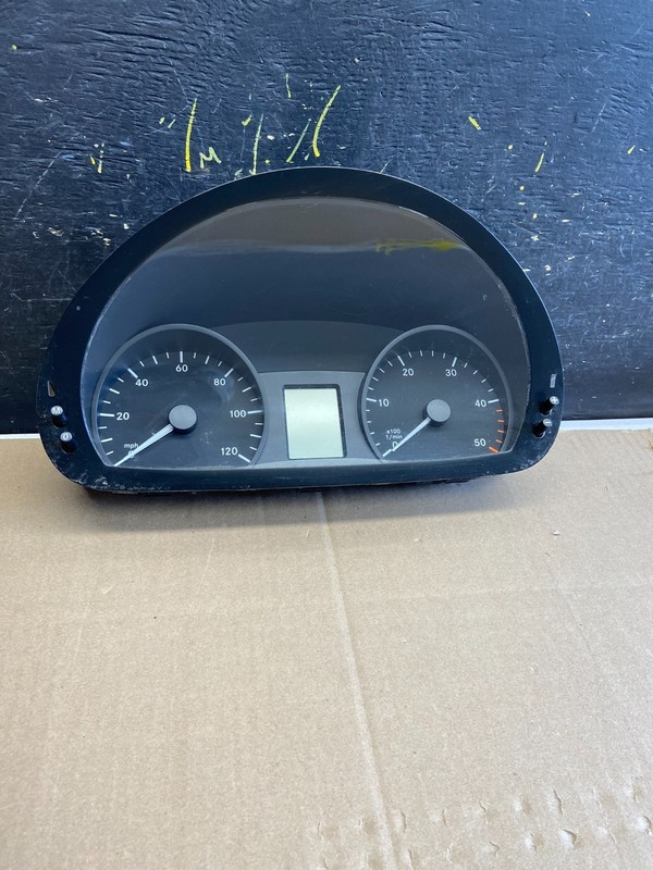 2007 to 2009 Mercedes Sprinter 2500 3500 Instrument Speedometer Cluster ab1814