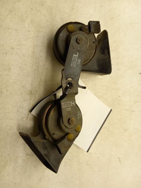 2004 LEXUS LS430 HORN PAIR