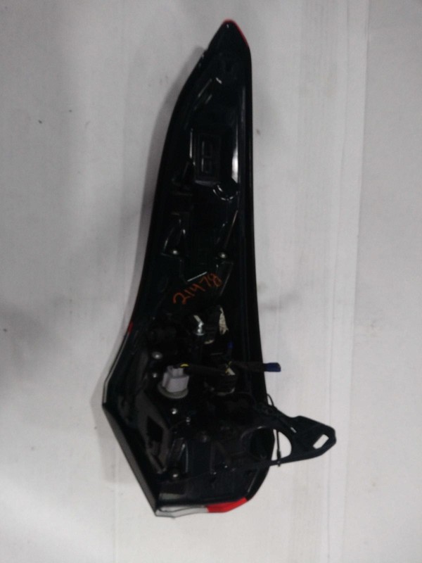 2020 Toyota Highlander Right Tail Light Assembly Black OEM Used 81K Miles