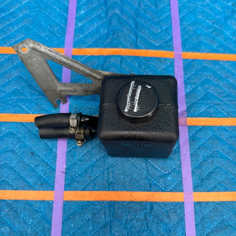 1987–1991 Volvo 780 Bertone Power Steering Fluid Reservoir OEM 1359621
