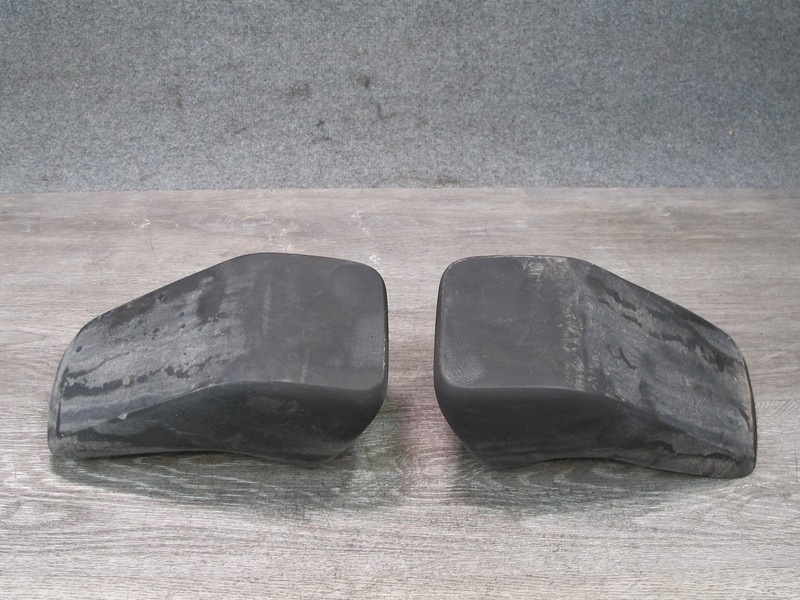 1984-1986 PORSCHE 928 S REAR BUMPER LEFT & RIGHT SIDE RUBBER GUARD PAD SET