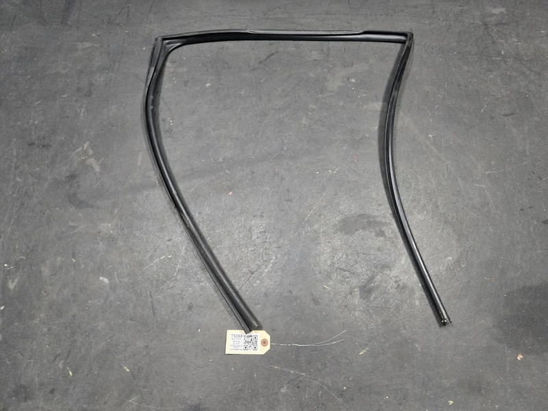 Rear Left Door Window Glass Run Channel 2021 Toyota RAV4 68152-0R051 2019 - 2025