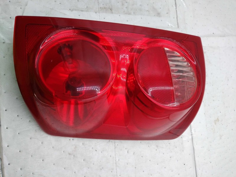 2005 Dodge Dakota Left Tail Light Assembly Silver 442466 Used 136K Miles