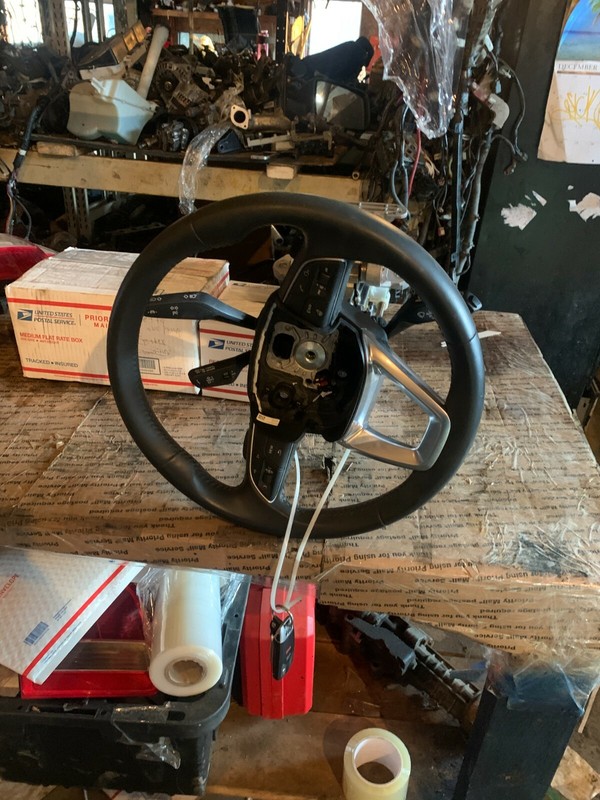 17-19 AUDI Q7 COMPLETE STEERING COLUMN W/ WHEEL AND IGNITION W/ KEY FOB