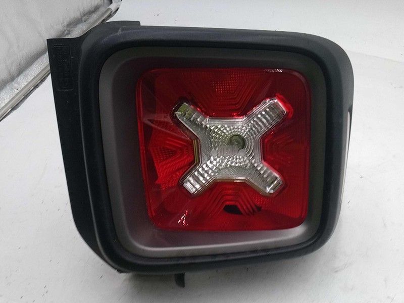 2021 Jeep Renegade Left Tail Light Assembly Red OEM 706739 32K Miles