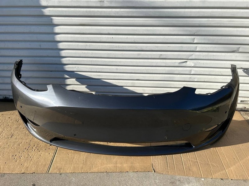 ✅20-24 Tesla Model Y Front Bumper Cover Gray w/scratches