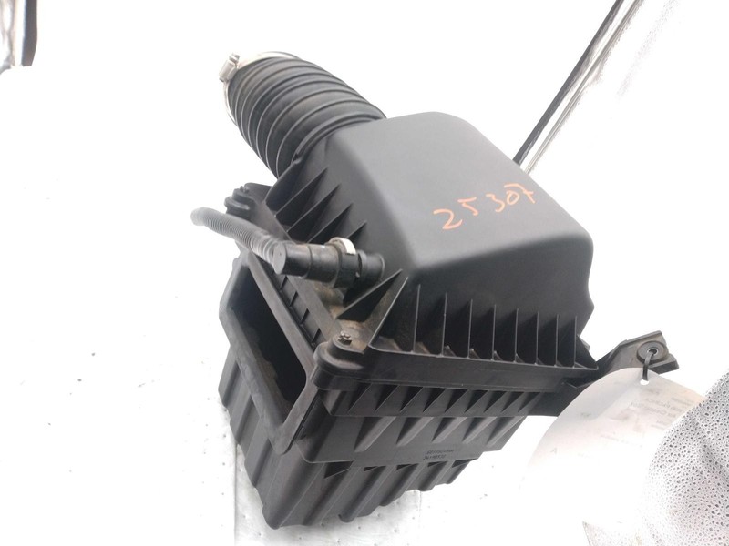 Used Air Cleaner Assembly fits: 2020 Chrysler Pacifica 3.6L gasoline Grade A