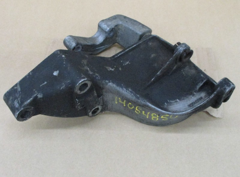 1982-1991 GM AND CHEVY VEHICLES POWER STEERING PUMP AND A/C BRACKET 14054850