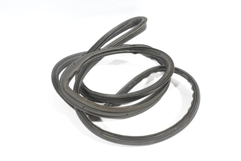 2008 - 2014 MERCEDES BENZ C300 W204 TRUNK SEAL WEATHER STRIP OEM