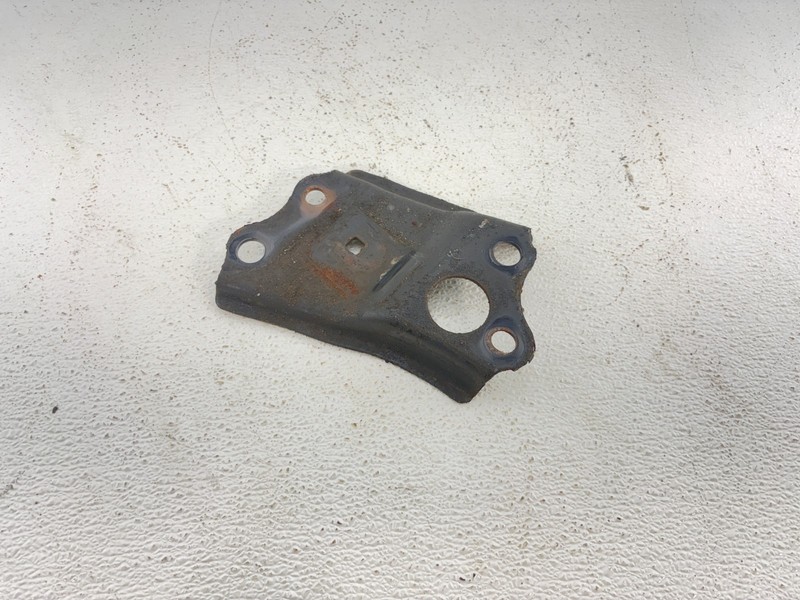 2015 TOYOTA PRIUS FRONT LEFT RACK & PINION LOWER BRACKET OEM
