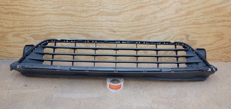2017 2018 2019 INFINITI QX30 FRONT BUMPER LOWER GRILLE 62254-5DA0B OEM