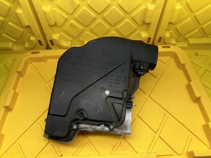 2011 - 2013 Bmw 5 Series F10 4.4L Air Intake Cleaner Box Twin Turbo Engine Left