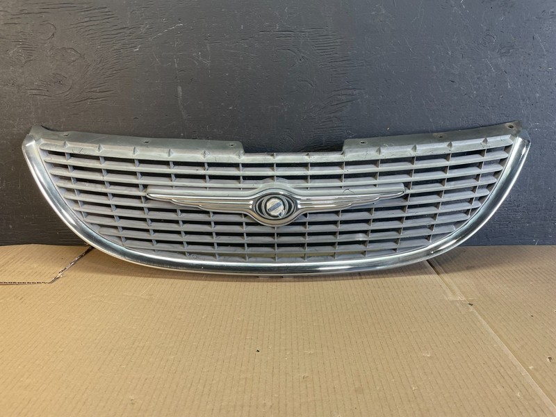 2001 to 2004 Chrysler Town & Country Front Upper Grill Grille Oem AE3535 DG