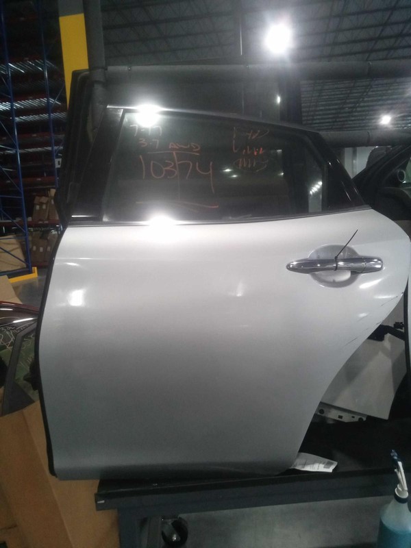 2018 INFINITI Q70 Left Rear Door Silver OEM 532776 104K Miles