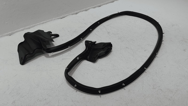 TESLA MODEL S 2017-2020 FRONT PASSENGER SIDE DOOR REARWARD WEATHERSTRIP SEAL OEM