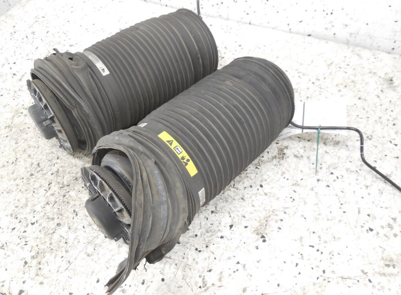 2017 17 Maserati Levante AWD Rear Air Spring Pair Left Right OEM Bags
