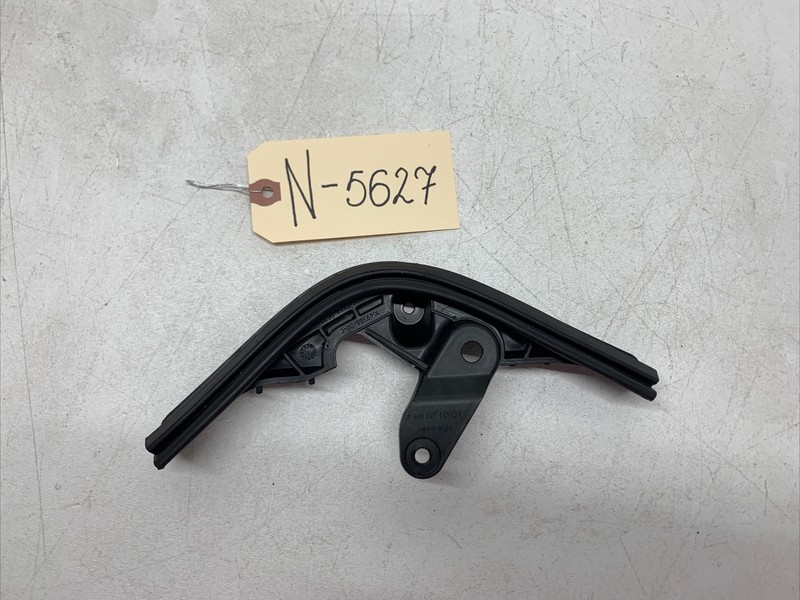 2016-20 Tesla X Rear Right Door Lower LWR Rubber Seal1049386 5627 B118