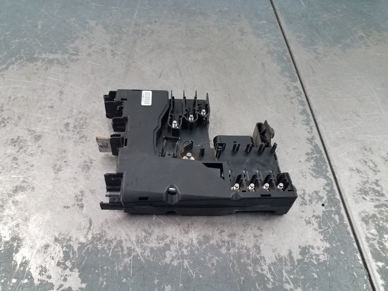 2012 Mercedes AMG CLS 63 Battery Fuse Relay Box #8399 K4