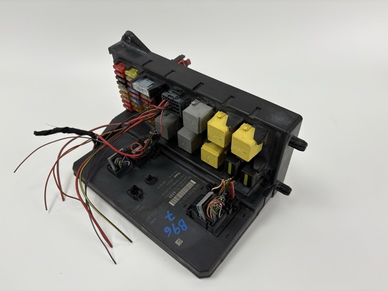 18 MERCEDES BENZ SPRINTER 2500 3.0L ENGINE FUSE BOX WITH SAM 9065454701