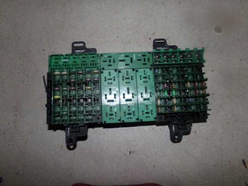 Fuse and Relay Block Volvo R60995-002 *FREE SHIPPING*
