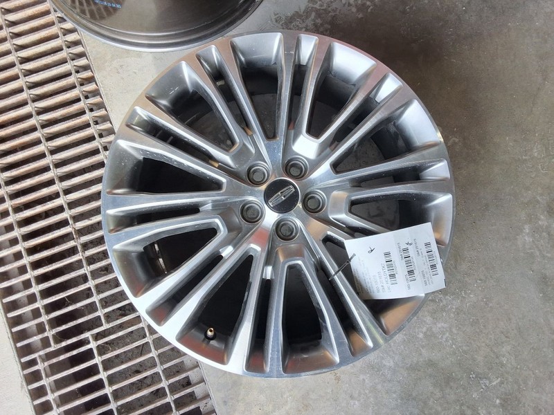 2016-2018 Lincoln MKX Wheel Rim 20x8 Aluminum 20 Spoke Machined and Painted