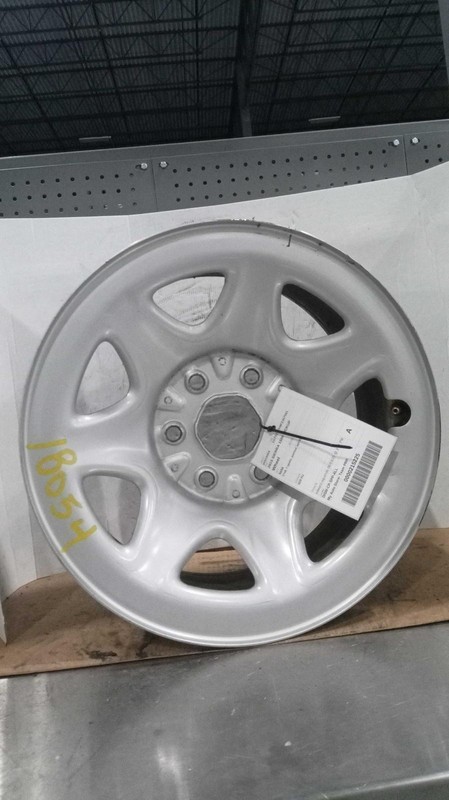 2015 GMC Sierra 1500 Pickup Wheel 17 Silver OEM Used 67000 Miles