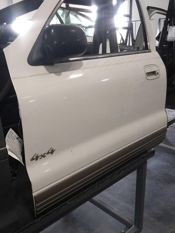 2002 KIA Sportage Left Door White 4DR SUV OEM Used Part 601011