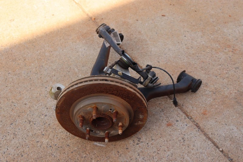 2016-2020 CHEVY/GMC SUBURBAN 1500 FRONT LEFT SPINDLE KNUCKLE HUB CONTROL ARM OEM