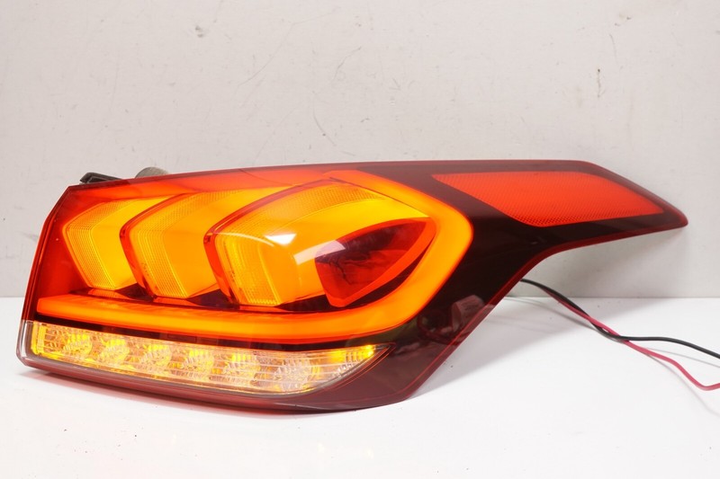 HYUNDAI GENESIS Right RH Outer Tail Light Tail Lamp OEM 2015 - 2017