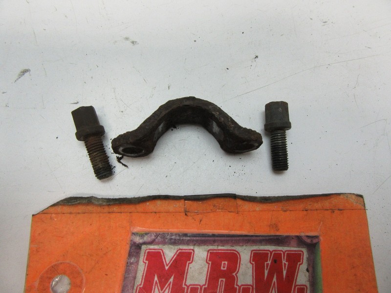 BOLTS CAP STRAP YOLK U JOINT UNIVERSAL FRONT REAR DRIVE SHAFT TRANSFER CASE AXLE