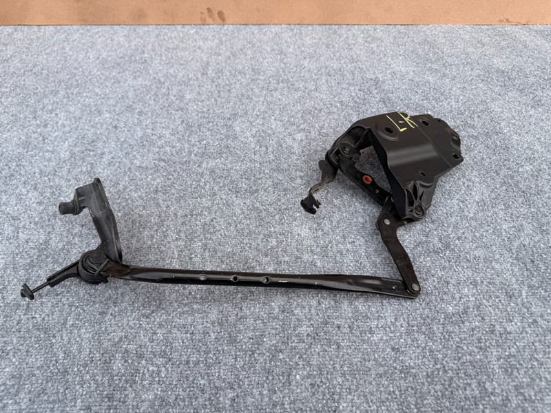 NISSAN 370Z CONVERTIBLE TOP 10-19 OEM TONNEAU COVER LEFT DRIVER HINGE BRACKET