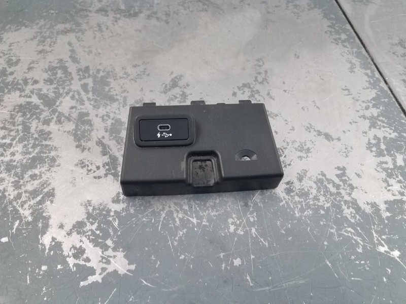 2022 BMW M4 Comp xDrive G82 Center Console USB Charge Port / Panel #3637 G3