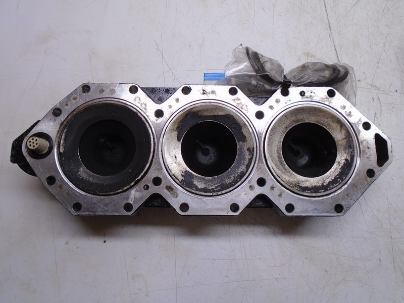 CG3 OMC JOHNSON EVINRUDE 150HP OUTBOARD PORT CYLINDER HEAD 0439562 346452 338632