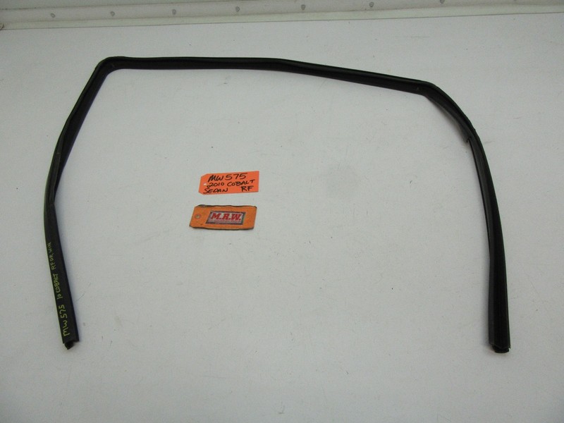 RIGHT PASSENGER FRONT DOOR GLASS WINDOW STRIP SEAL RUN TRACK DOOR PANEL FRAME RF