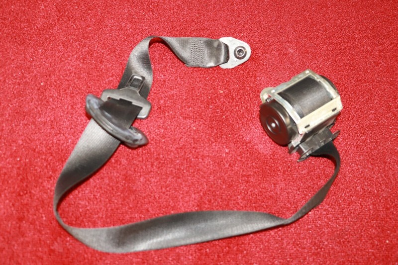 BMW E60 525 528 535 550 M5 Left Driver Side Safety Seatbelt Retractor Black OEM