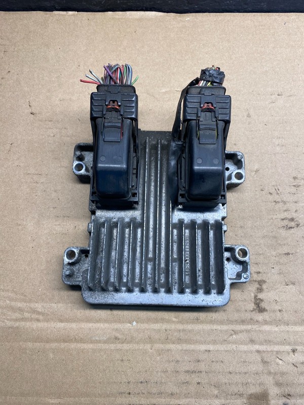 2010 - 2014 Chevrolet Express Savanna Engine Computer ECM ECU AE2104 DW