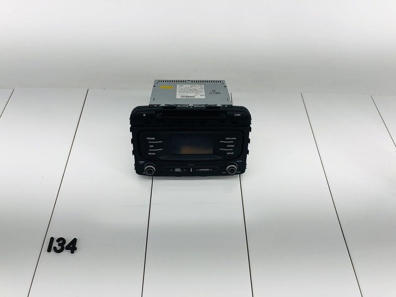 16-18 KIA SORENTO CENTER DASH INSTRUMENT PANEL RADIO & SWITCH OEM
