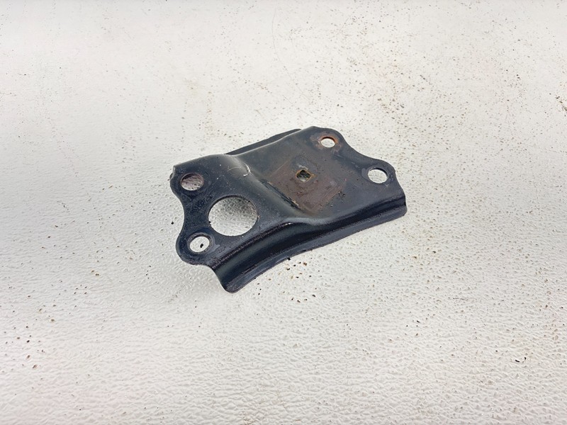 2015 TOYOTA PRIUS RIGHT FRONT RACK & PINION LOWER BRACKET OEM
