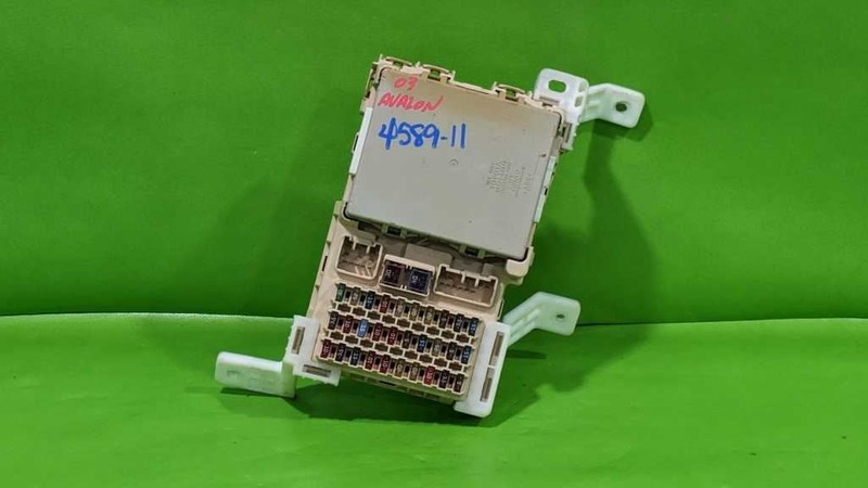 02 03 04 AVALON INTERIOR FUSE BOX OEM 4589-11