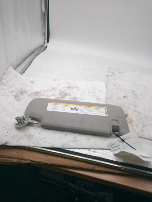 2014 Chevrolet Cruze White Sun Visor OEM Used 107K Miles NJ25-26800-678654