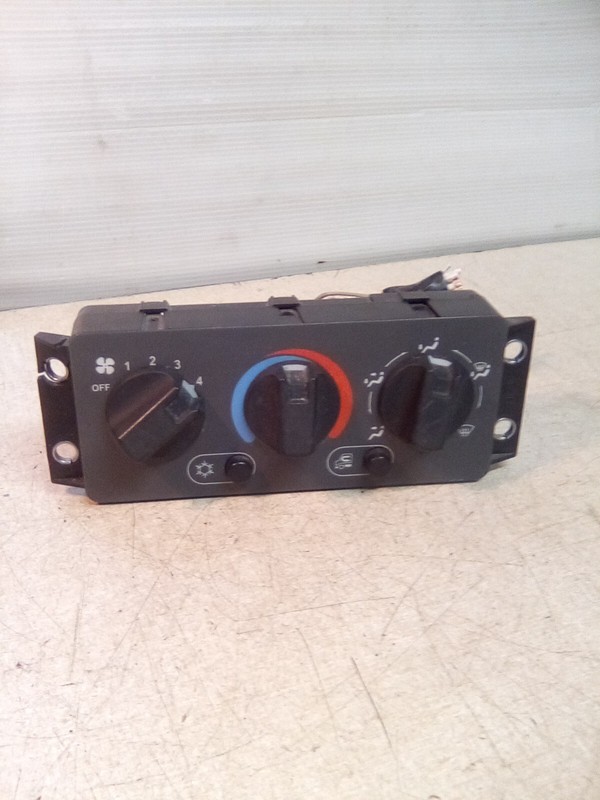2018 Mack OEM CXU613 29RD324AM Climate Control "BROKEN MOUNT"
